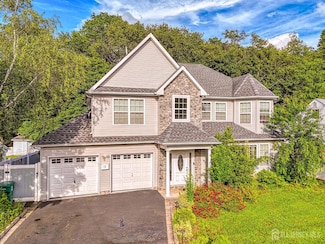 15 Altamont Rd, Edison, NJ 08817