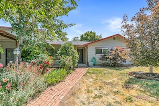 2615 Glory C Rd, Medford, OR 97501