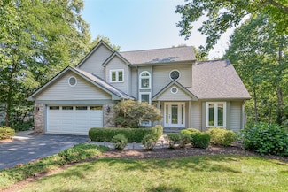 910 Sunlight Ridge Dr, Hendersonville, NC 28792