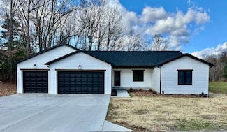 111 Withrow Dr, Daniels, WV 25832