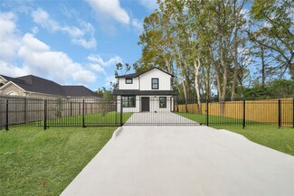5733 Howell St, Houston, TX 77032