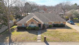 812 Mockingbird St, Bonham, TX 75418