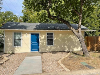 201 S Rhomberg St, Burnet, TX 78611