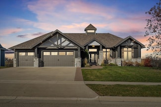 2037 Creek Wood Dr, Dubuque, IA 52003