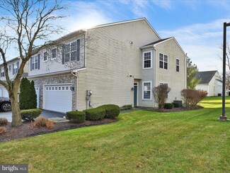 19 Carousel Cir, Hershey, PA 17033