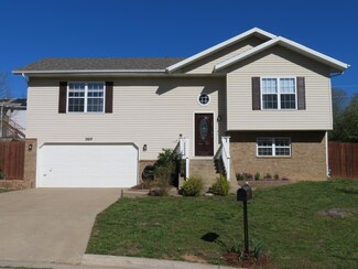 2610 S Lotus St, Ozark, MO 65721