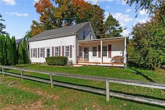 1539 Hope Rd, Cranston, RI 02831