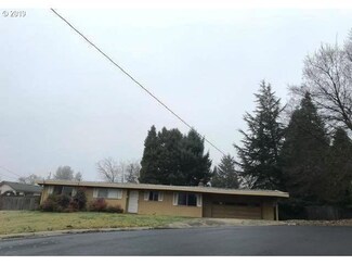 711 NW Lynwood Place, Grants Pass, OR 97526