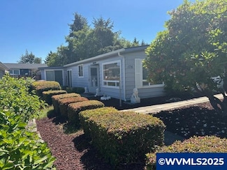 176 NE 35th St, Newport, OR 97365