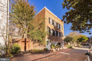 2721 Poplar St NW, Washington, DC 20007