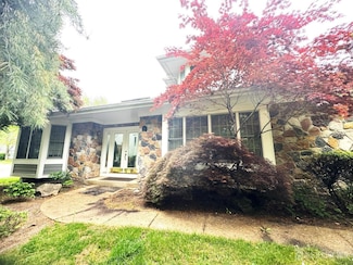 1 Crabapple Ct, Princeton, NJ 08540