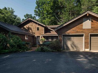33 Lamprey Ln, Lee, NH 03861