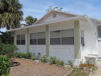112 N D St, Lake Worth, FL 33460