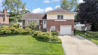 18 Sylvia Rd, Plainview, NY 11803
