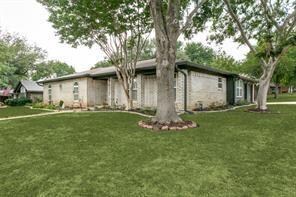 600 Womack Ct, Hurst, TX 76054