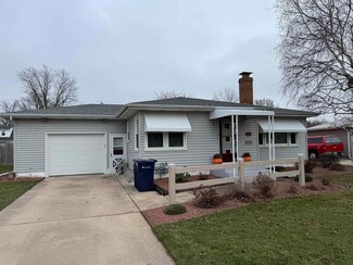 1010 Thomas St, Janesville, WI 53545