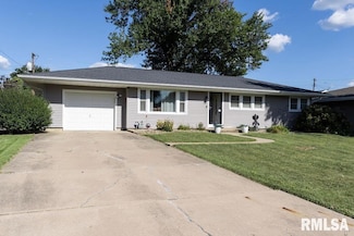 1035 Lawrence Dr, Canton, IL 61520