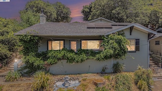 925 Grandview Ave, Martinez, CA 94553