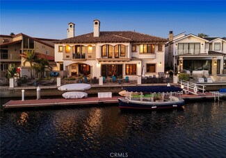 16111 Santa Barbara Ln, Huntington Beach, CA 92649