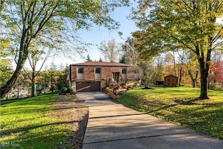 1513 Meadow Square NE, Bolivar, OH 44612