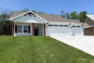 1126 Bluestem Dr, Baldwin City, KS 66006