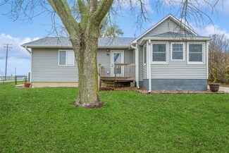 78 2nd Ave, Atkins, IA 52206