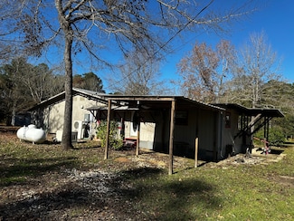 231 April Dr, Florien, LA 71429