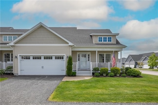9 Thelma Ln, Middletown, RI 02842