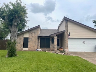 104 Trail Ride Rd, Angleton, TX 77515