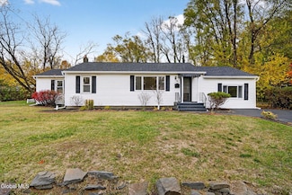 18 Anthony Ln, Albany, NY 12205