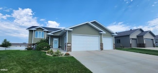 320 Keidel Trail SW, Mandan, ND 58554