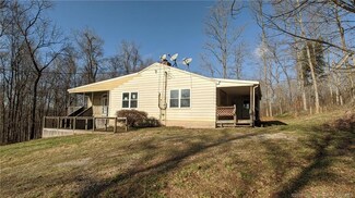 2640 Crossroads Dr SW, Mauckport, IN 47142