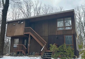 113 Whipple Tree Ln, Hawley, PA 18428