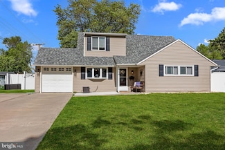 124 Highland Park Dr, Levittown, PA 19056