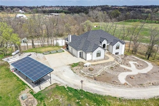 1605 Washington St, Tonganoxie, KS 66086