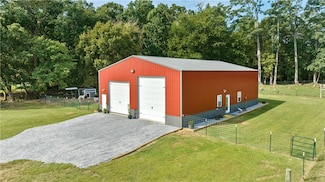 1571 N Center St, Gentry, AR 72734