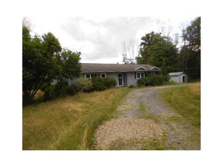 11 Wright St, Mercer, PA 16137