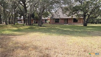86 Love Dr, Goliad, TX 77963