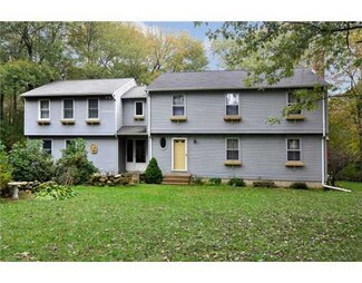 928 Slocum Rd, Saunderstown, RI 02874