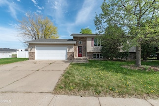 2953 Warwick Loop, Bismarck, ND 58504