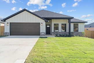 16517 Crossing Cir, Lindale, TX 75771