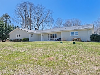 106 Whispering Hills Dr, Hendersonville, NC 28792