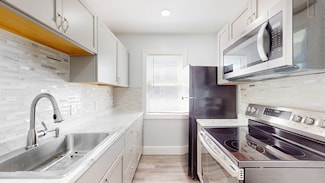 5 Ropes St Unit 2, Salem, MA 01970