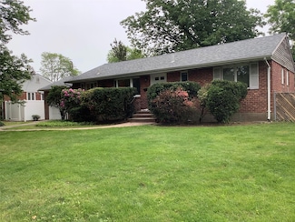 7 Aspen Ave, Greenlawn, NY 11740