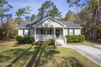 1711 Salisbury Rd, Southport, NC 28461