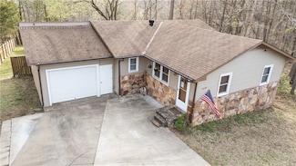 16249 Hickory Dr, Rogers, AR 72756