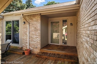 4185 Foxpointe Dr, West Bloomfield, MI 48323