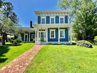 1685 Peconic Ln, Peconic, NY 11958