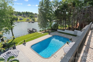 4039 5th St NW, Hickory, NC 28601
