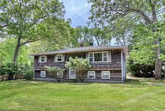 3 Deerfield Dr, Sag Harbor, NY 11963